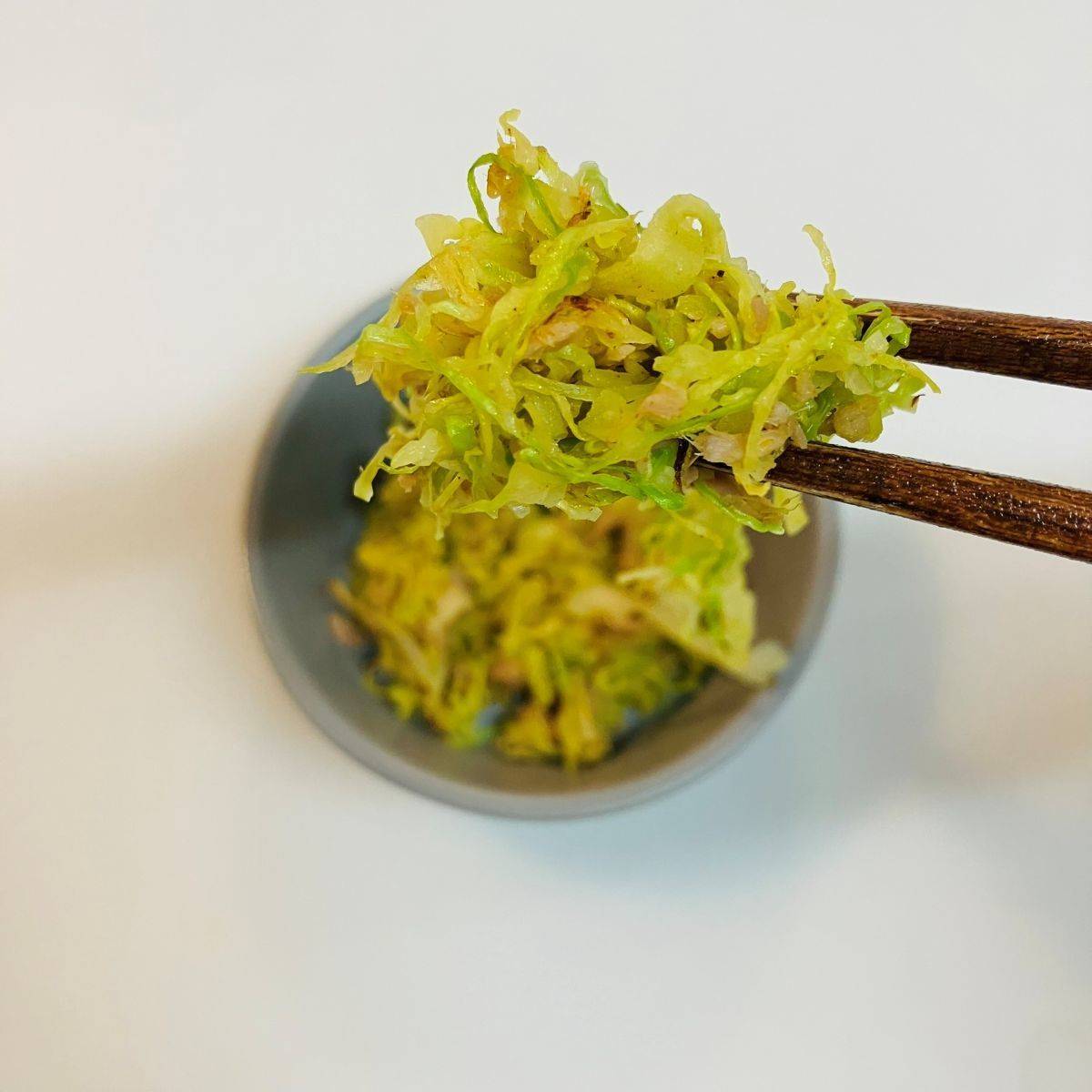 JAグループ公式の「お弁当に♪千切りキャベツの甘カレー炒め」のレシピ