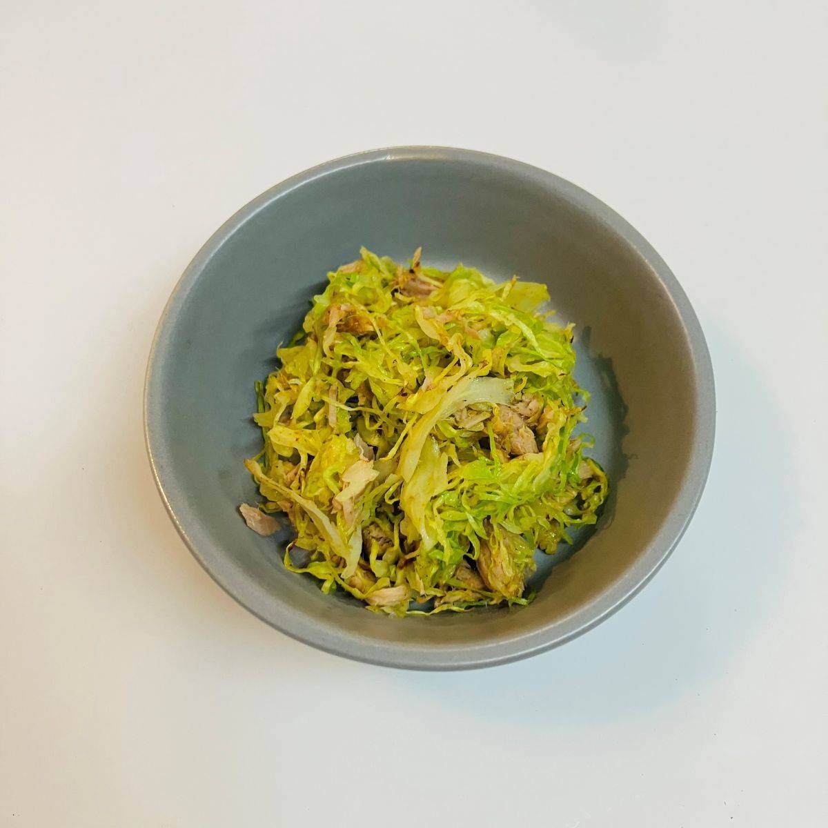 JAグループ公式の「お弁当に♪千切りキャベツの甘カレー炒め」のレシピ