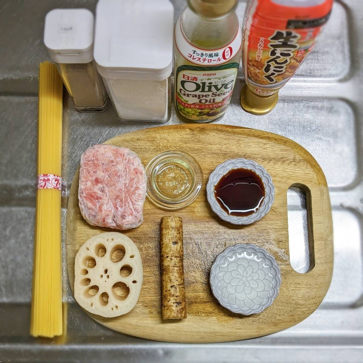 マ・マー公式の「根菜のペペロンチーニ」のレシピ