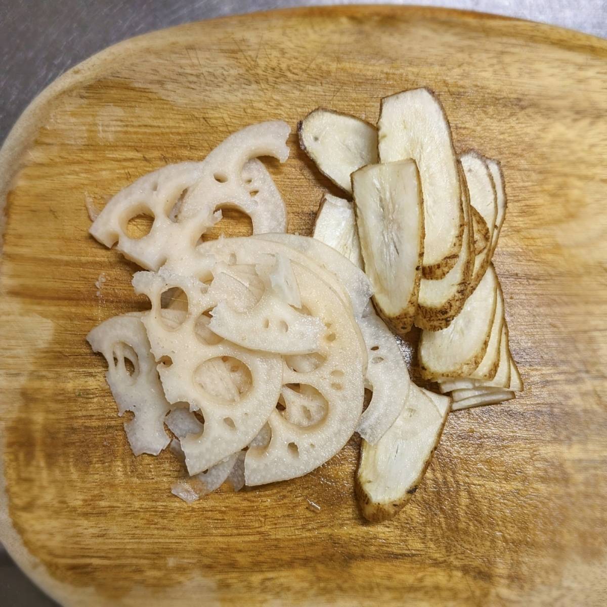 マ・マー公式の「根菜のペペロンチーニ」のレシピ