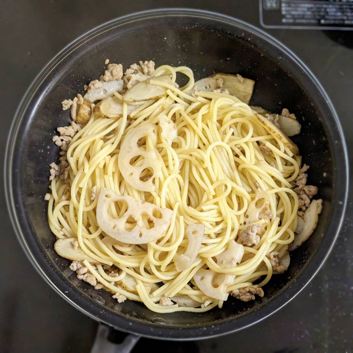 マ・マー公式の「根菜のペペロンチーニ」のレシピ