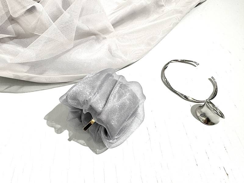 カフに付いているチュールの透け感がわかるアップ画像