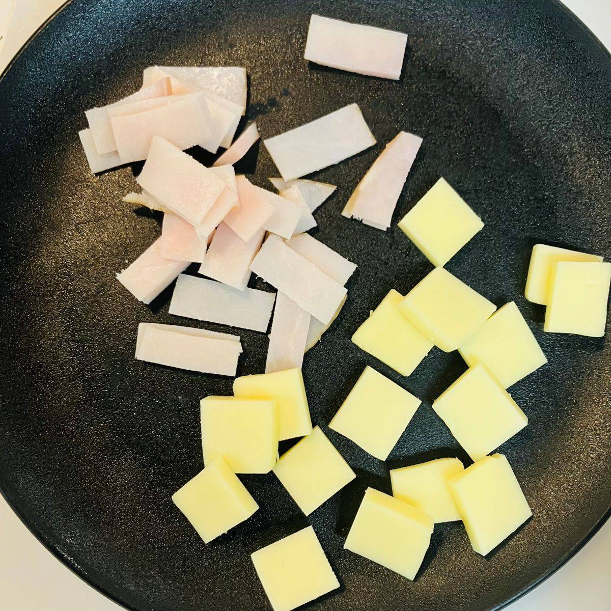 サトウ食品公式の「もちピザ」のレシピ