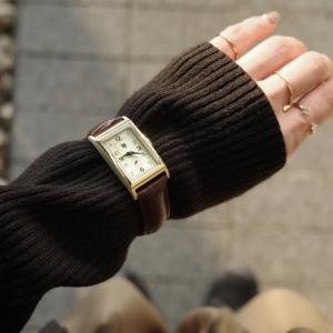 凛とした手元が完成。大人の品格あるアクセントに「LIP」のクラシック腕時計