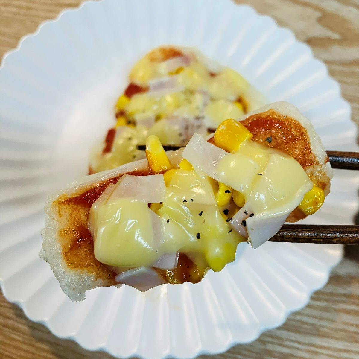 サトウ食品公式の「もちピザ」のレシピ