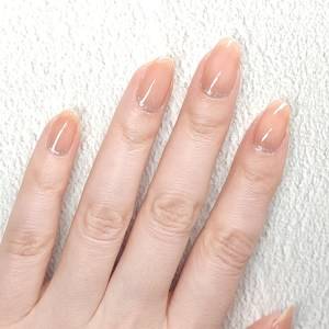 バランスが今っぽい。不器用さん向け「根元ラメラインネイル」のやり方