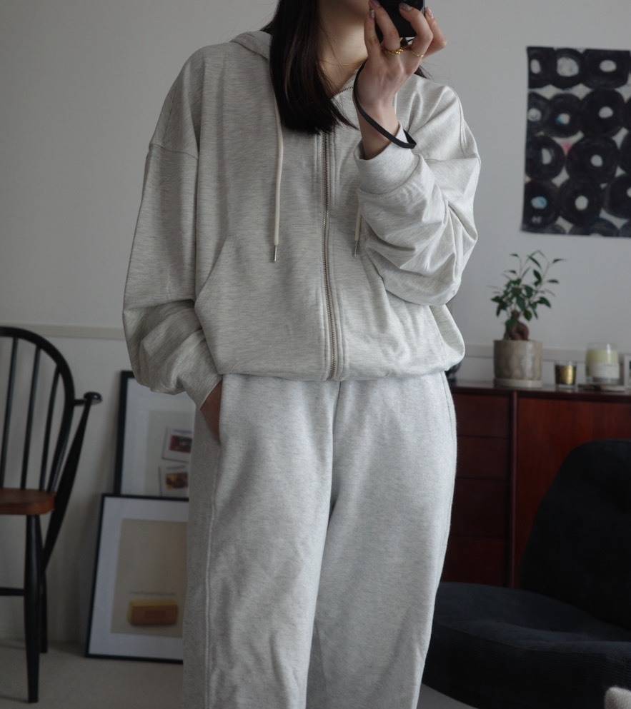 ADEVA クラウドコアフーディー