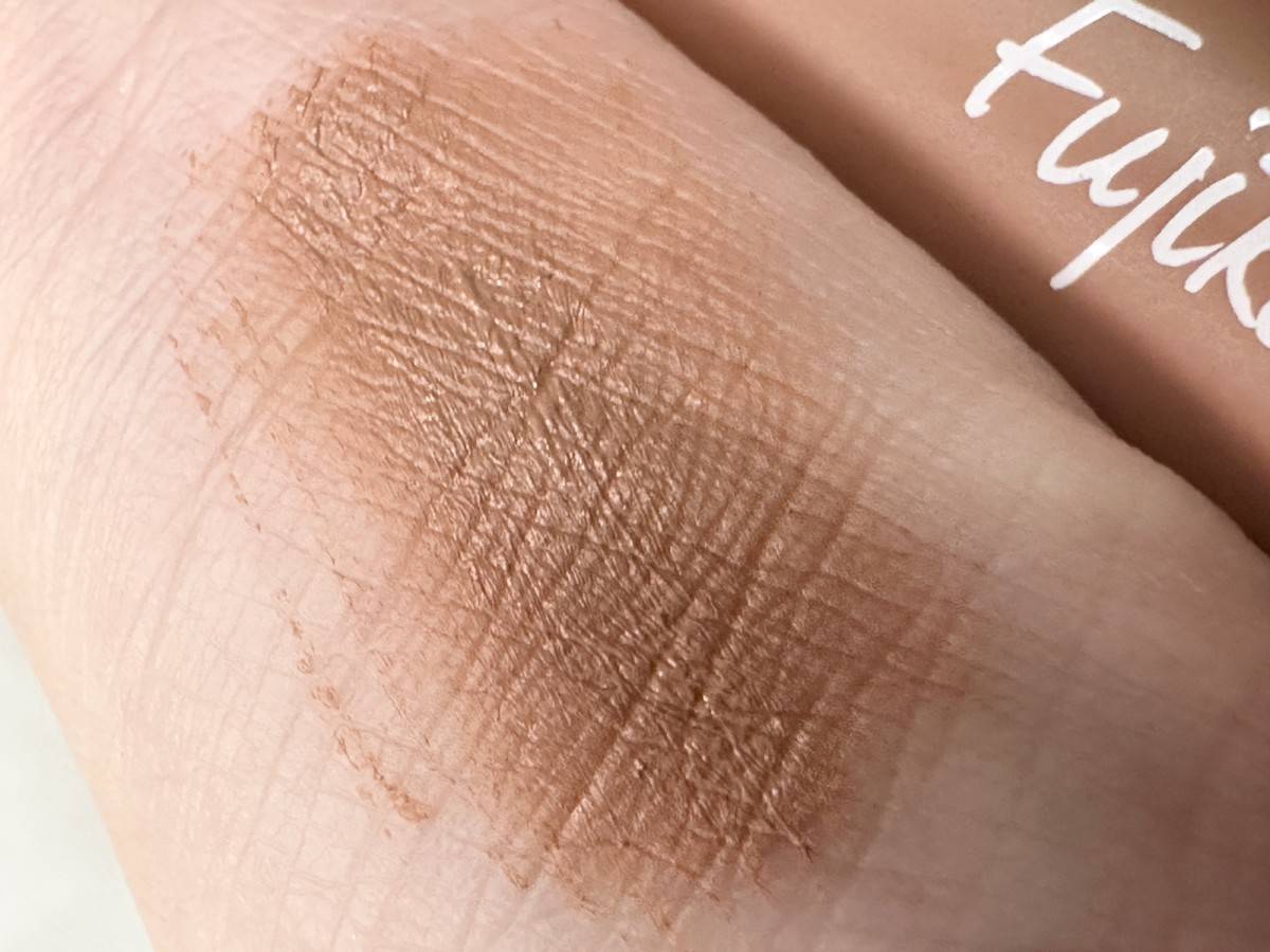 Fujiko マジカルアイブロウカラー 101モカブラウンのスウォッチ画像