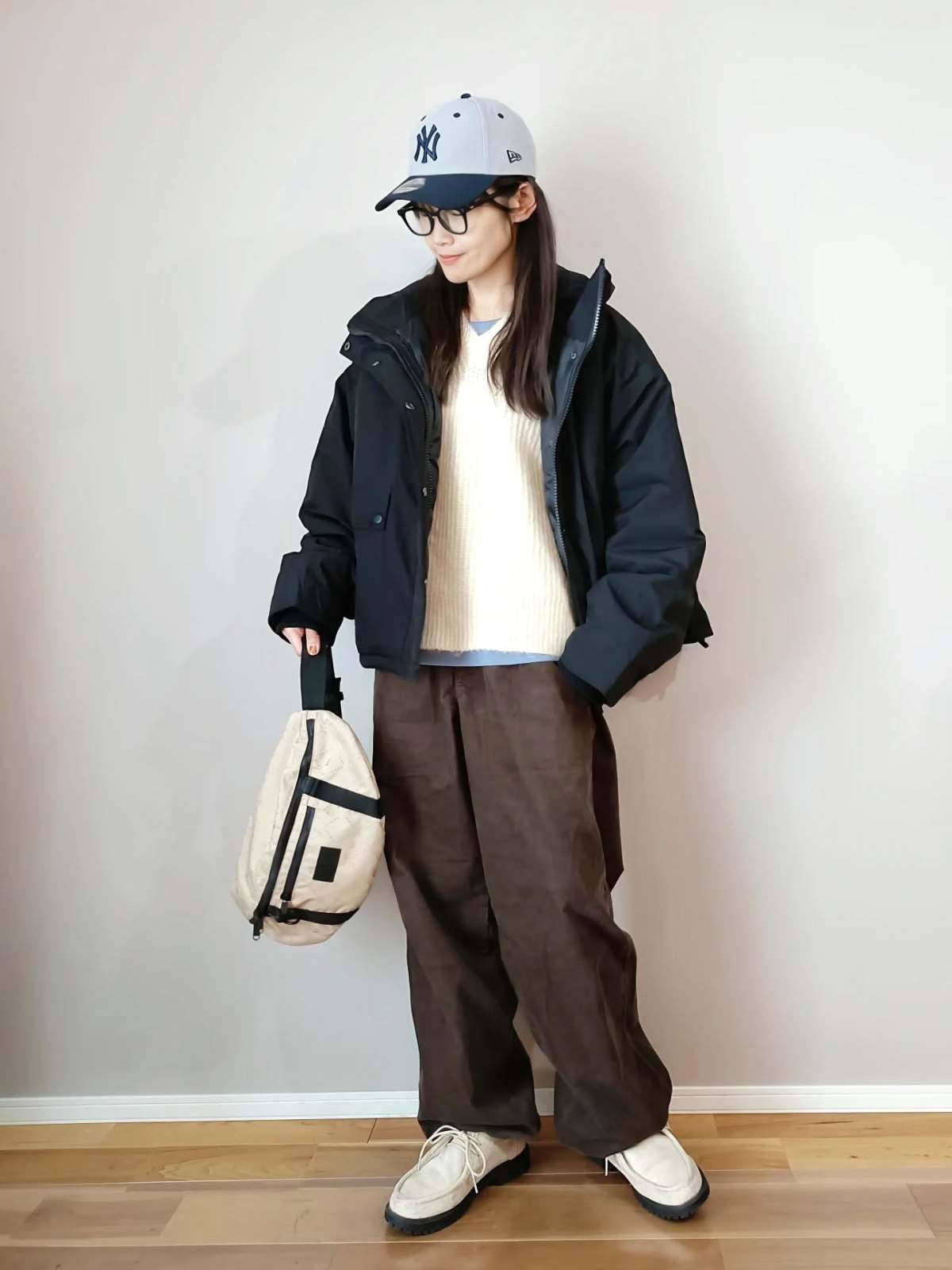 キャップ×ボディバッグでカジュアルに♪