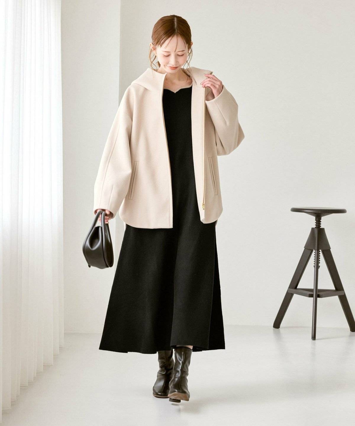 ワンピースコーデの女性