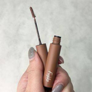 眉メイクが苦手な人に朗報……！簡単に今っぽ眉に仕上がる「大人気アイブロウ」