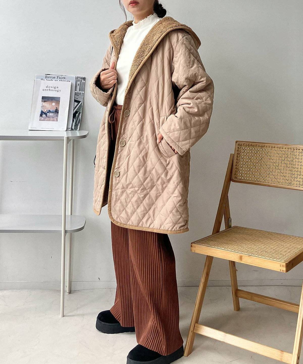 パンツコーデの女性