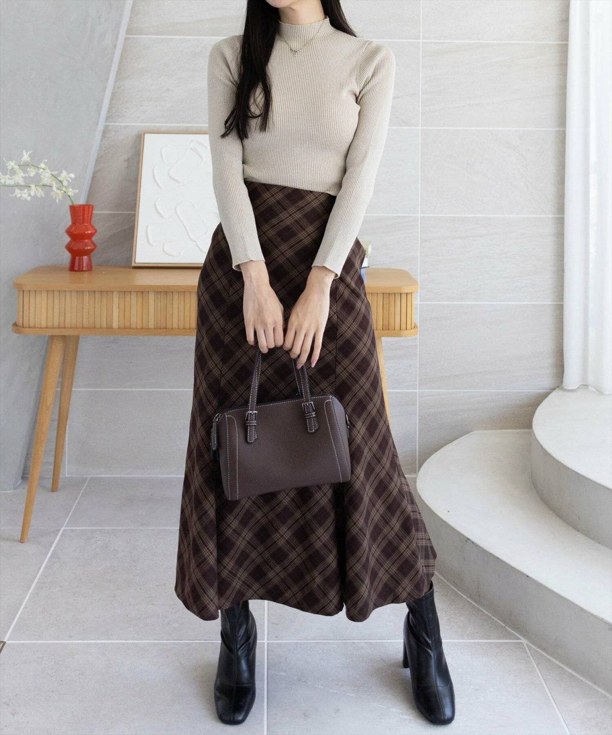 スカートコーデの女性