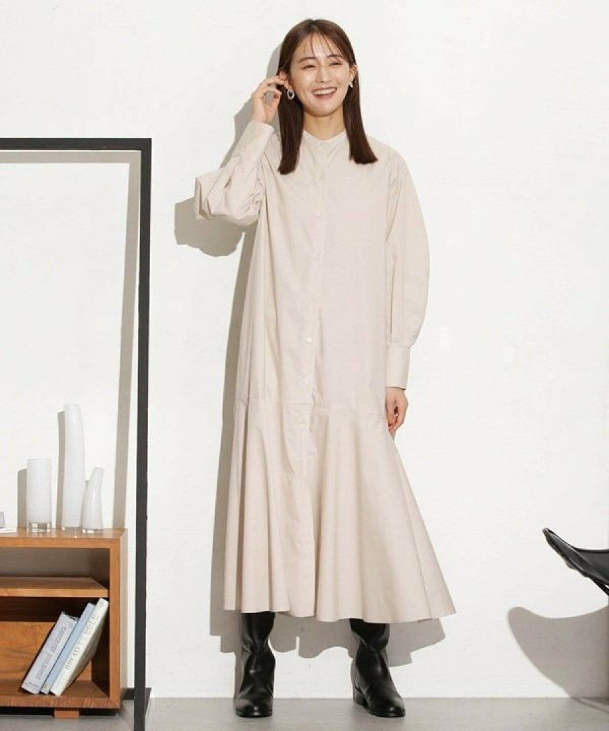 ワンピースコーデの女性