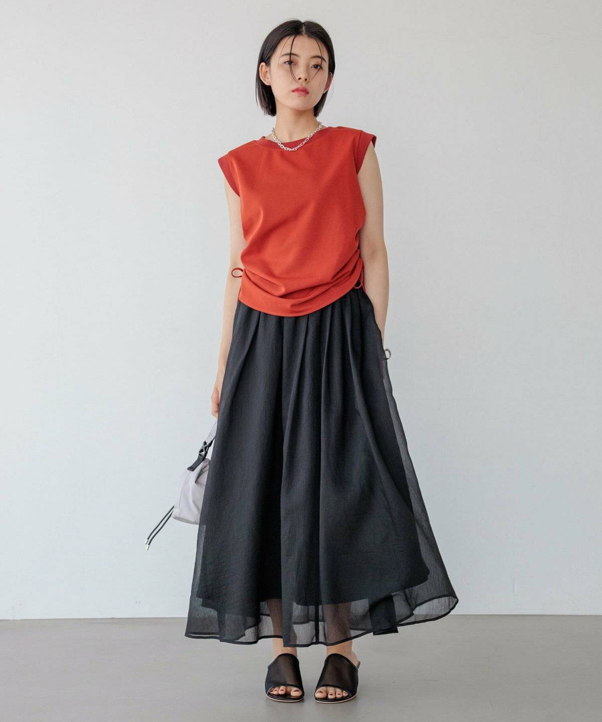 夏コーデの女性