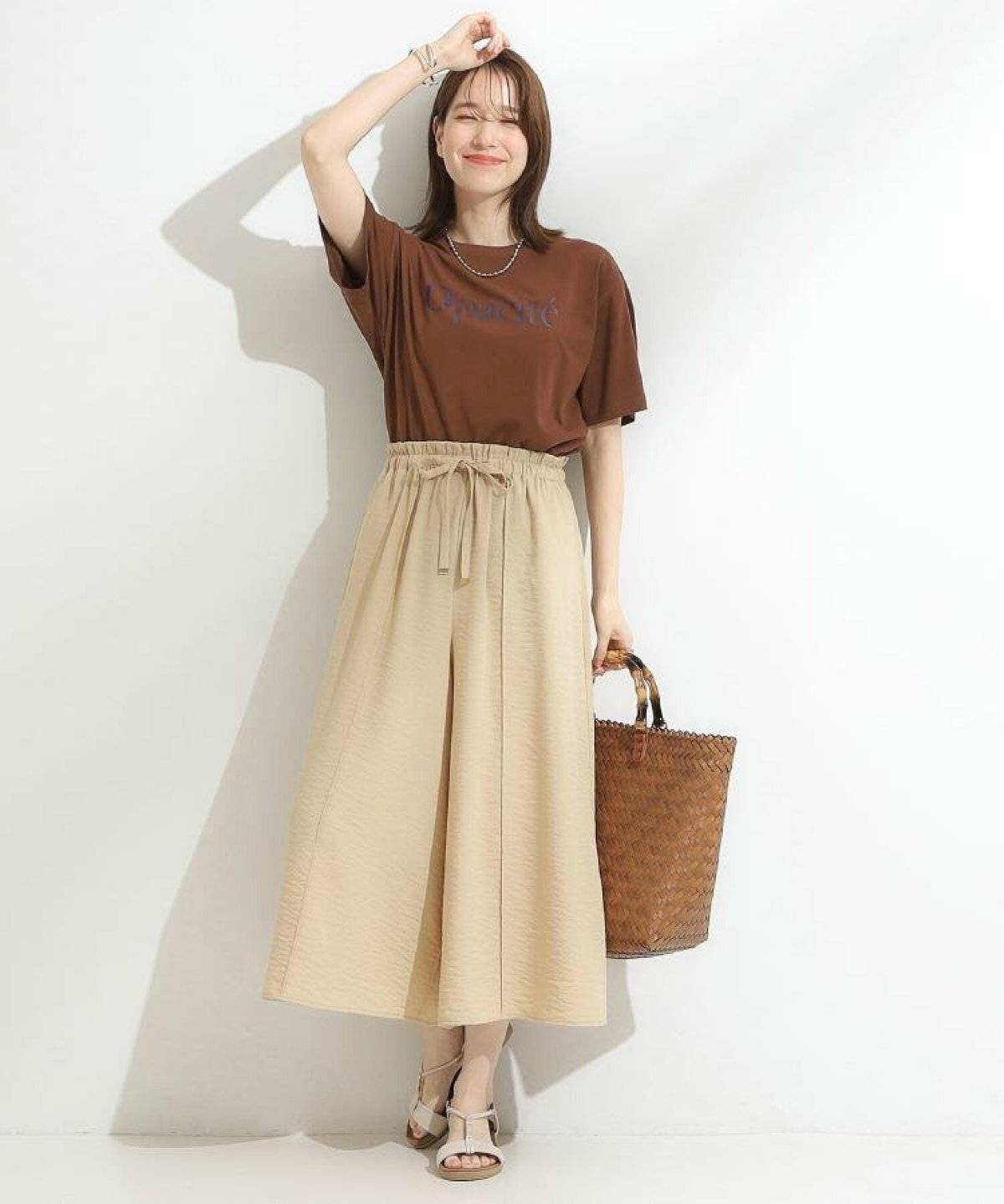 Tシャツを着た女性