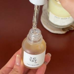 乾燥ごわつきにうるおいヴェールを。弾むような澄み肌をつくる「光彩プロポリスセラム」