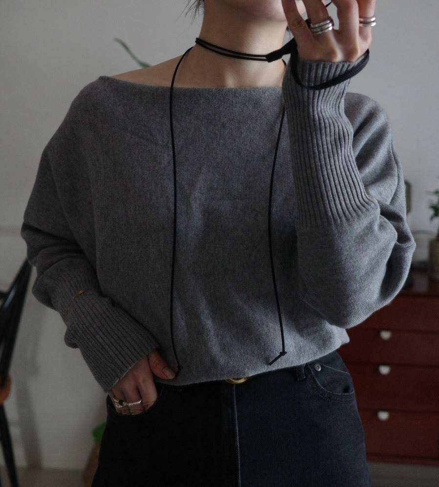 オフショルダードルマンニット