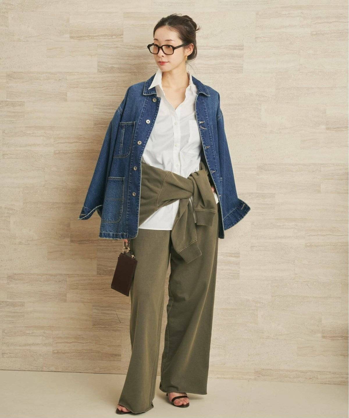 ジャケットを着た女性