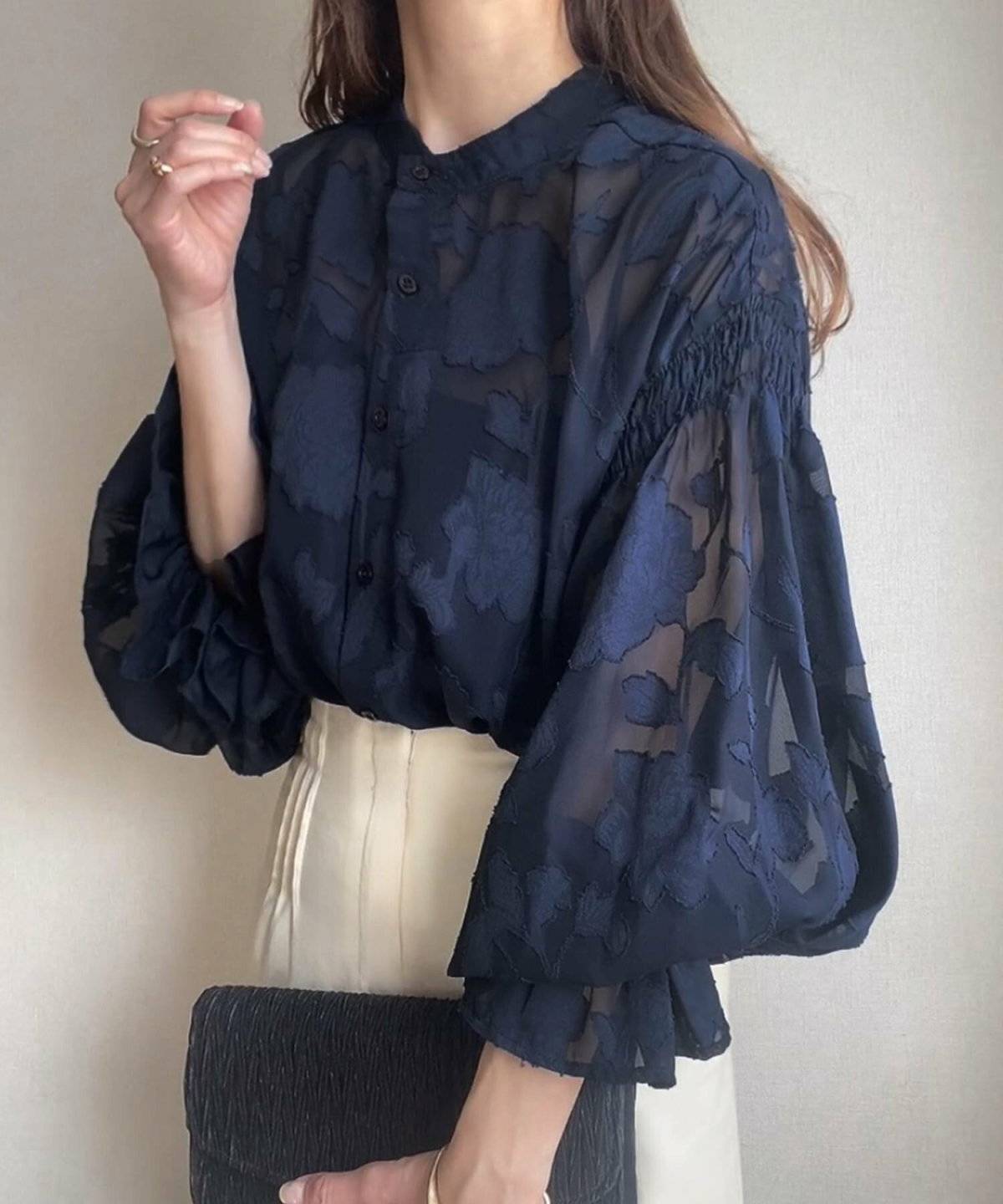 春コーデの女性