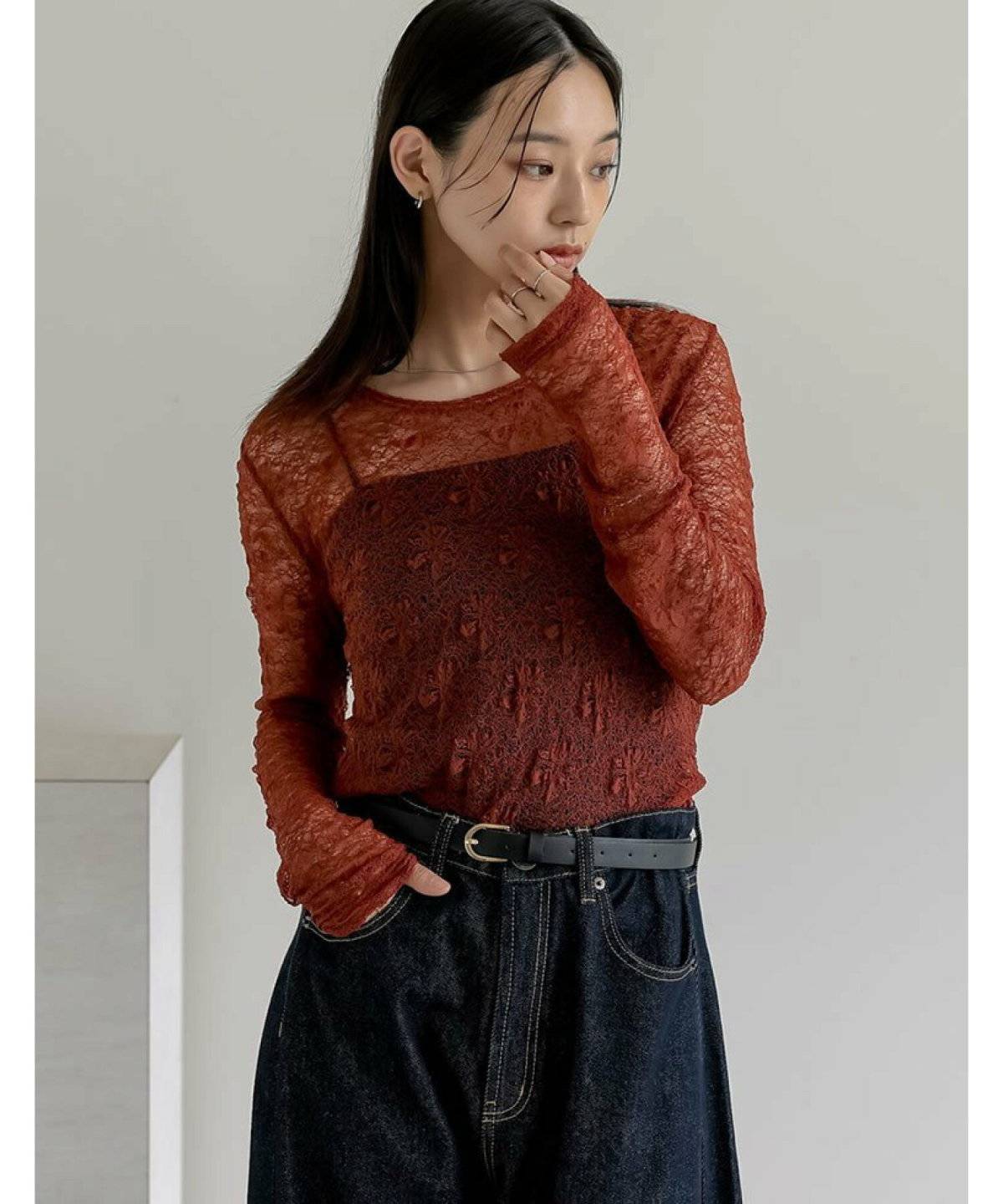 秋コーデの女性