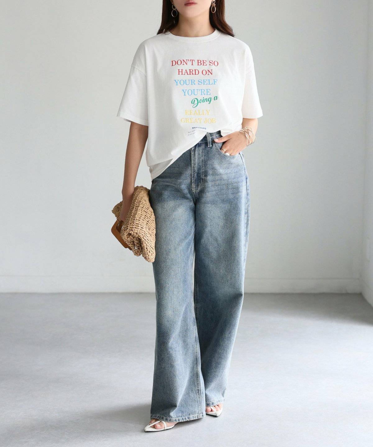 夏コーデの女性