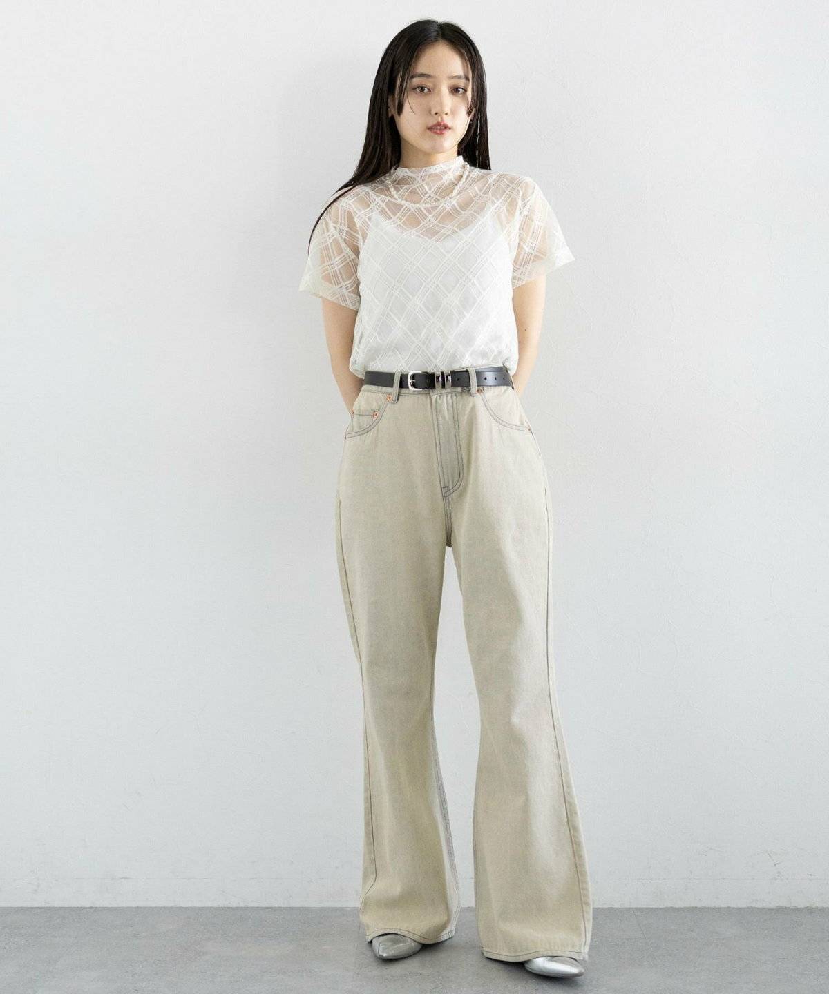 夏コーデの女性