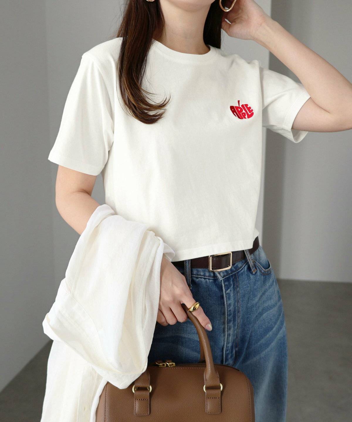 夏コーデの女性