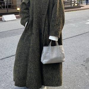 品と遊び心あるコーデが完成。一気にリッチ見え「CLANE」のMIXシャギーコート