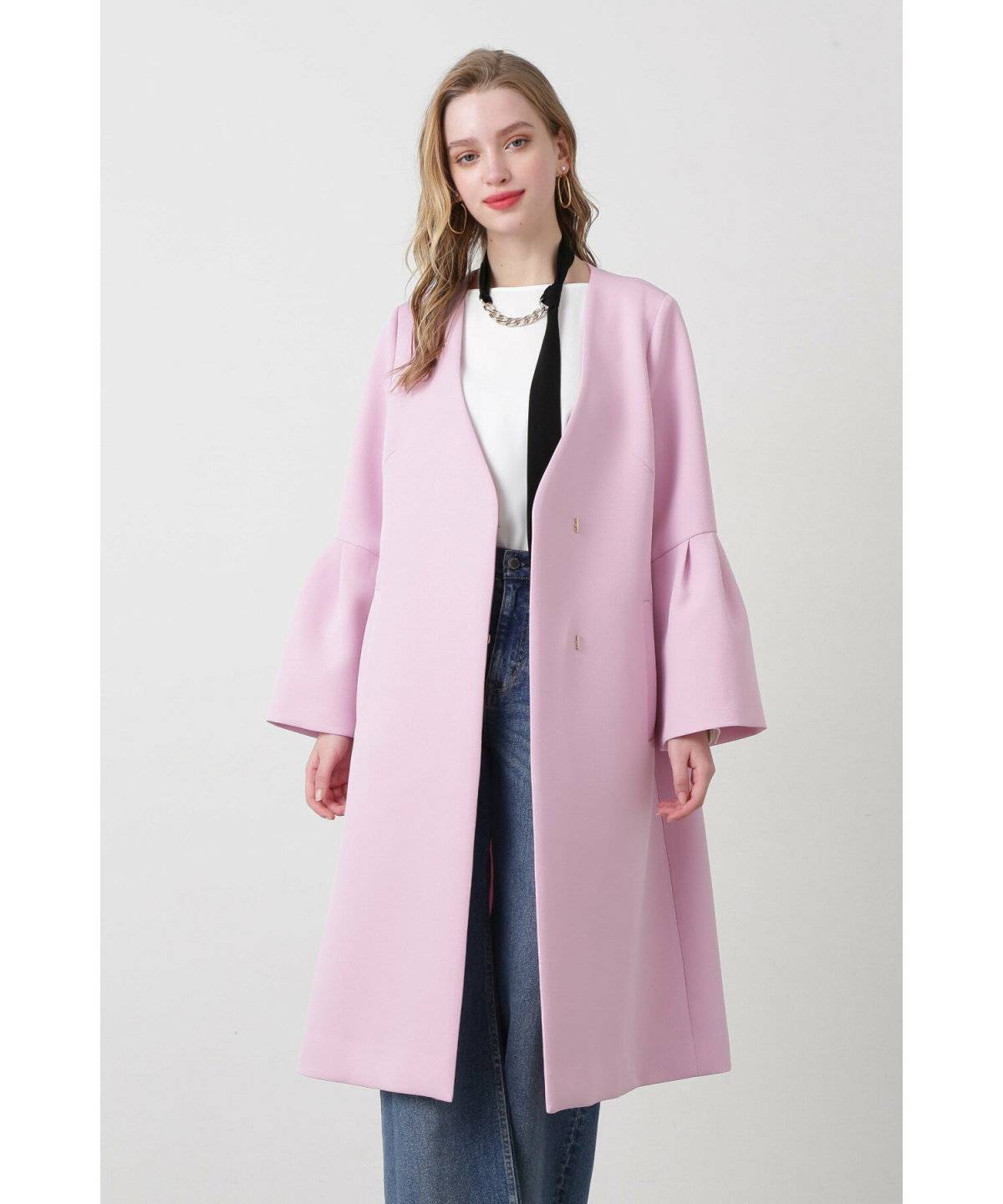 コートを着た女性