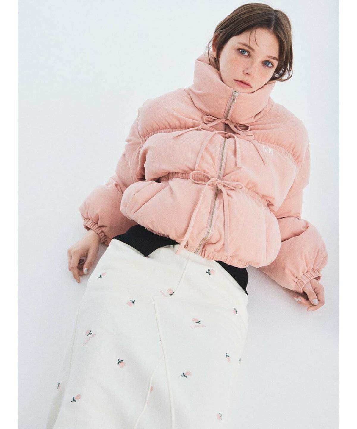 コートを着た女性