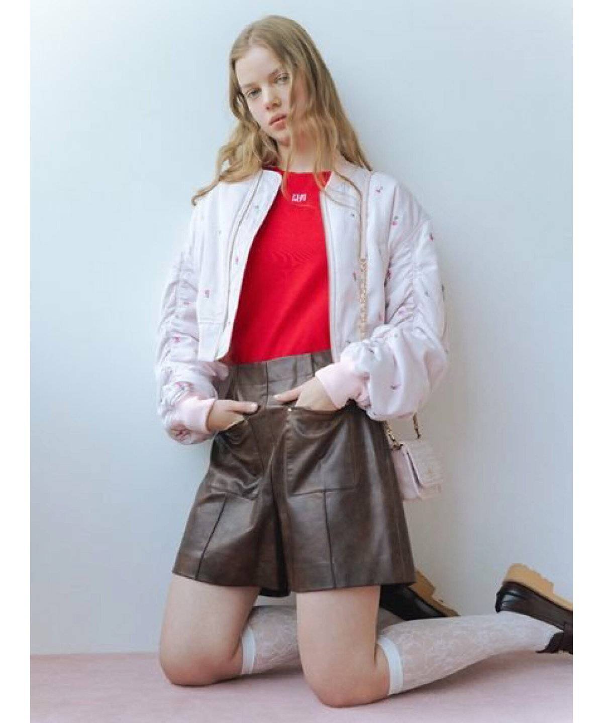 コートを着た女性