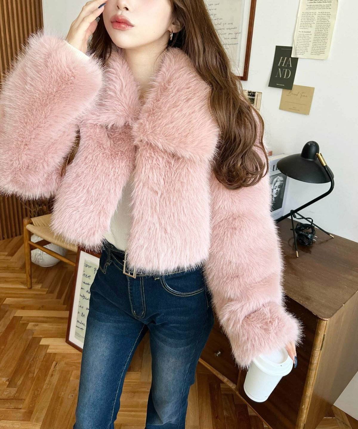 コートを着た女性