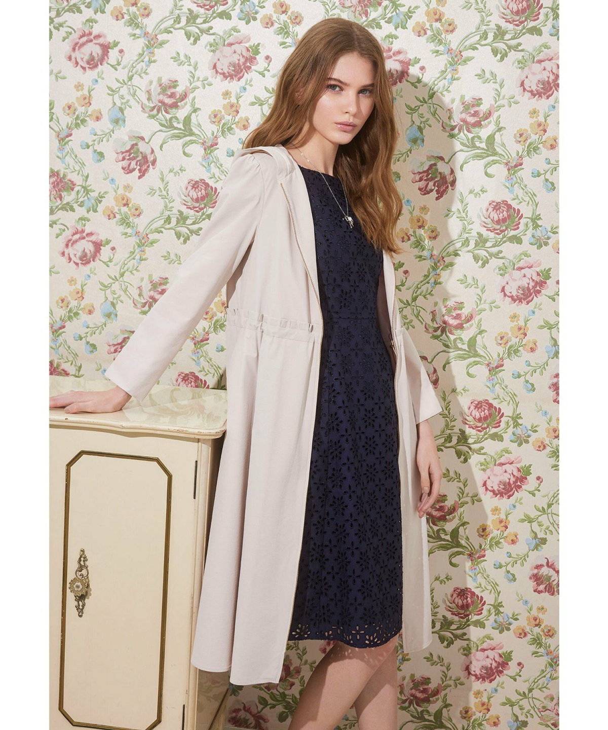 ピンクのコートコーデ