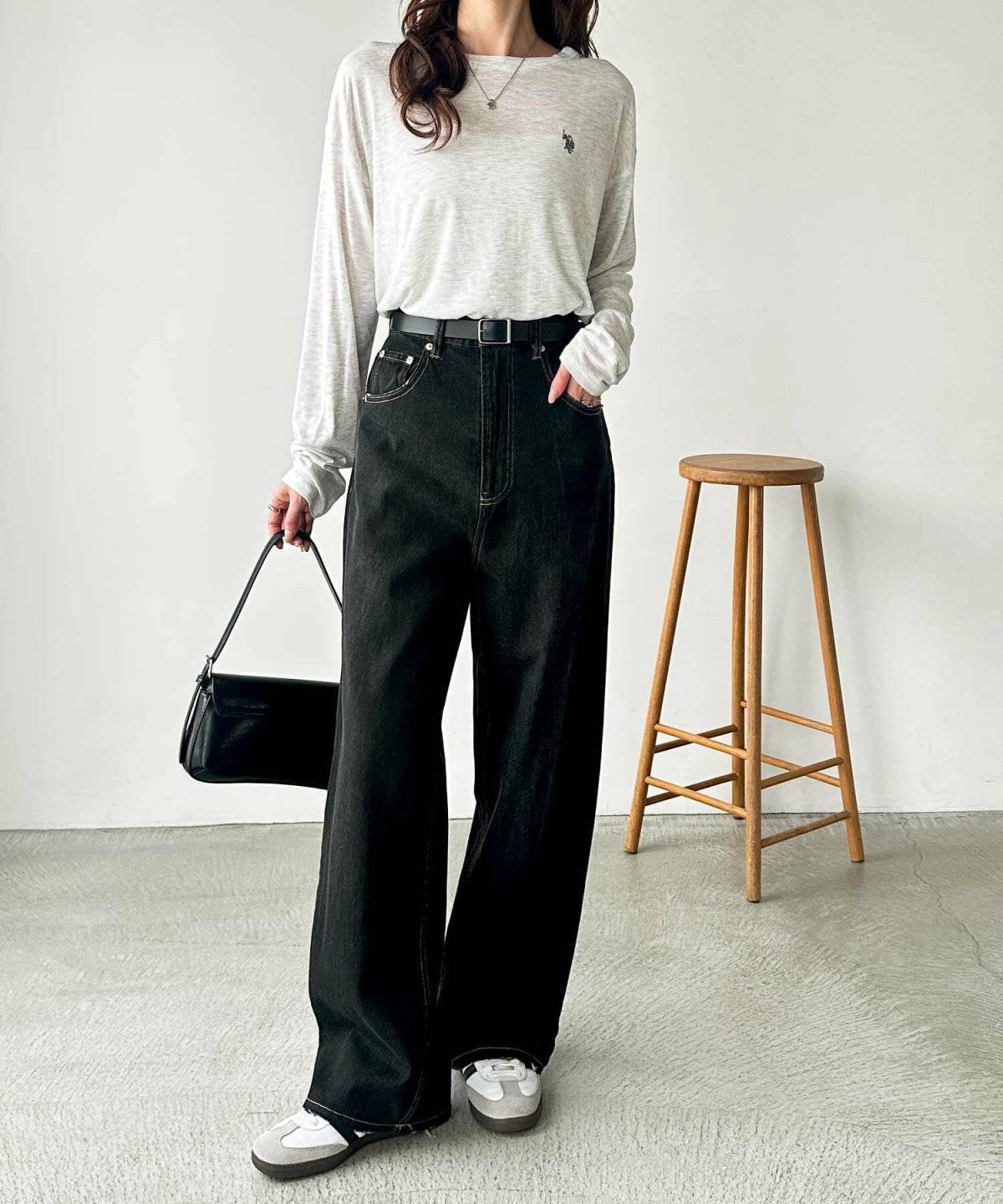 春コーデの女性