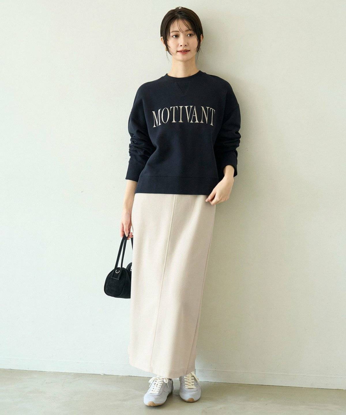 スカートコーデの女性