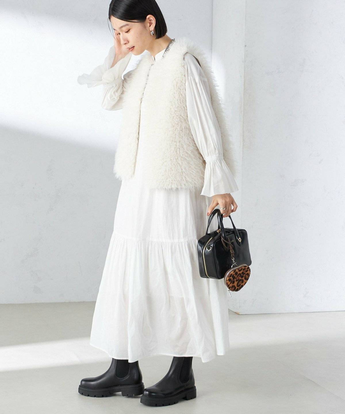 ワンピースコーデの女性