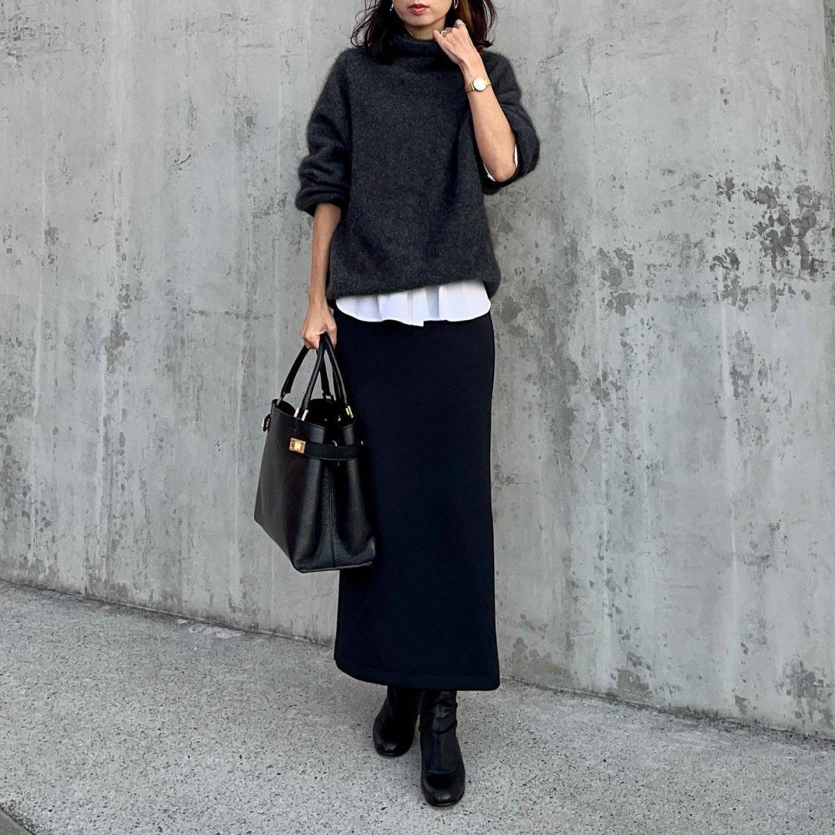 裾からシャツをチラ見せする！