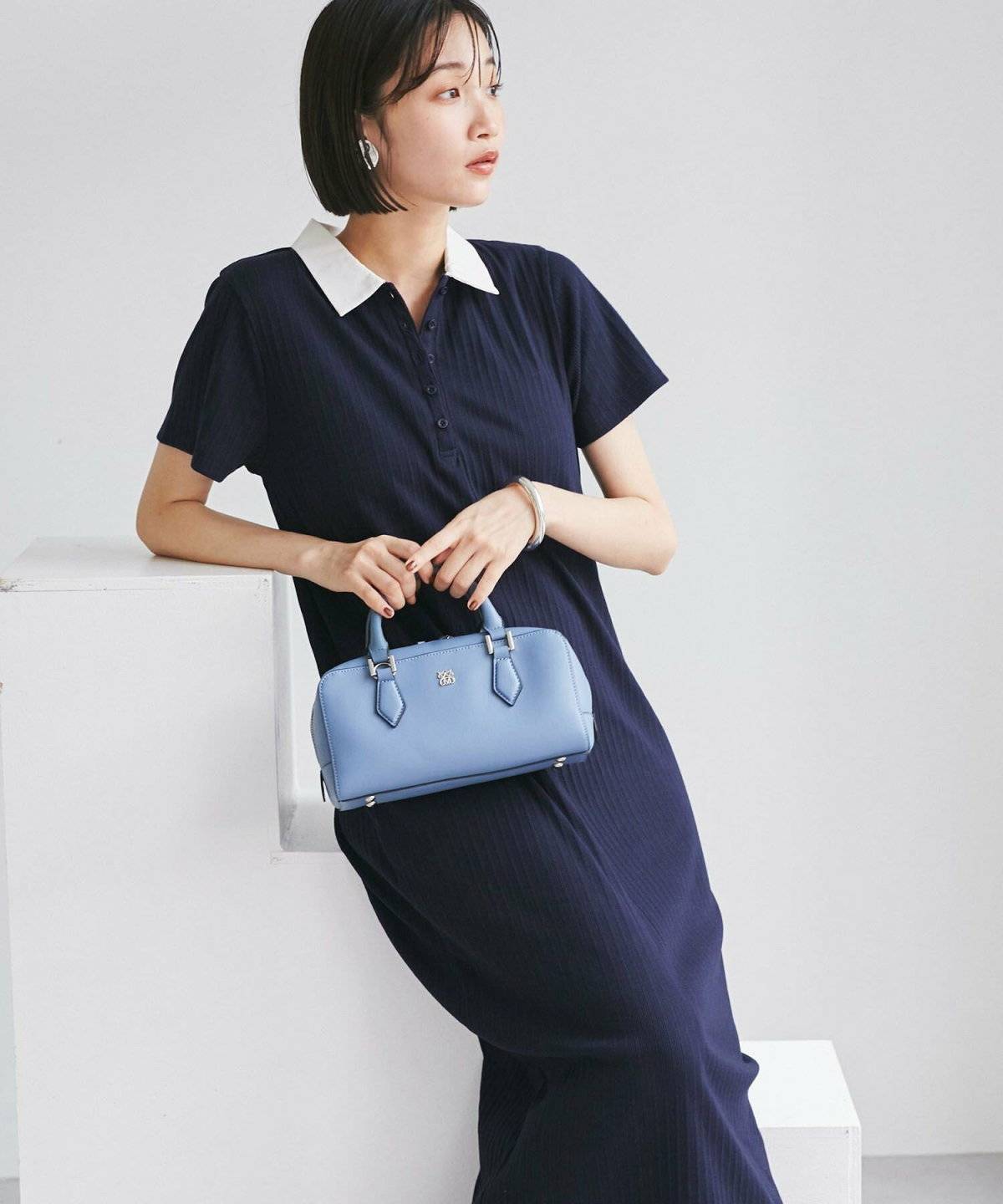 初夏コーデの女性