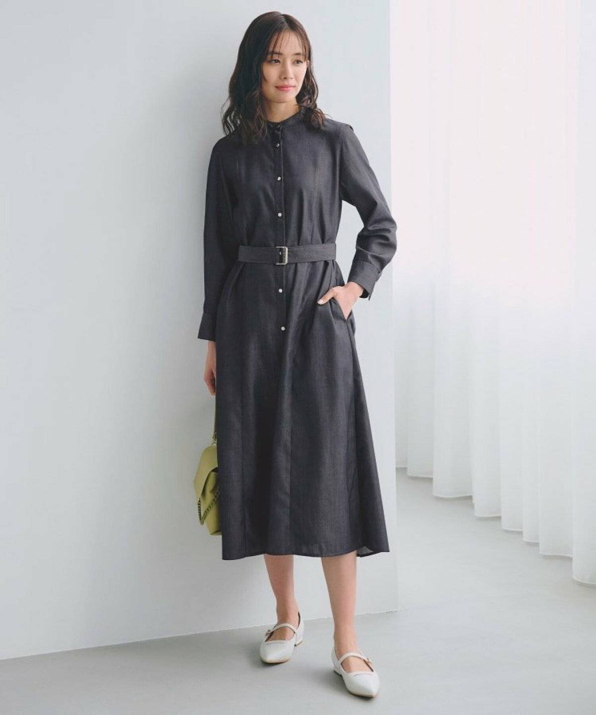 初夏コーデの女性