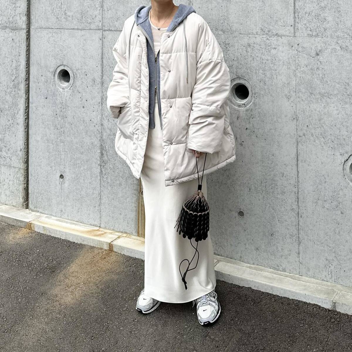 ダウンジャケットの襟元からチラ見せ！