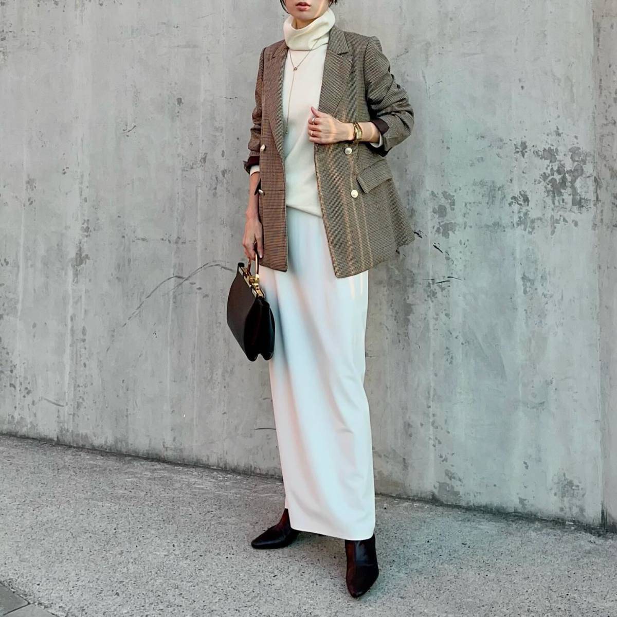 ホワイトコーデ×チェック柄ジャケット