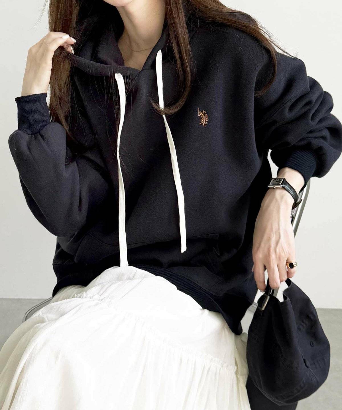 スカートコーデの女性