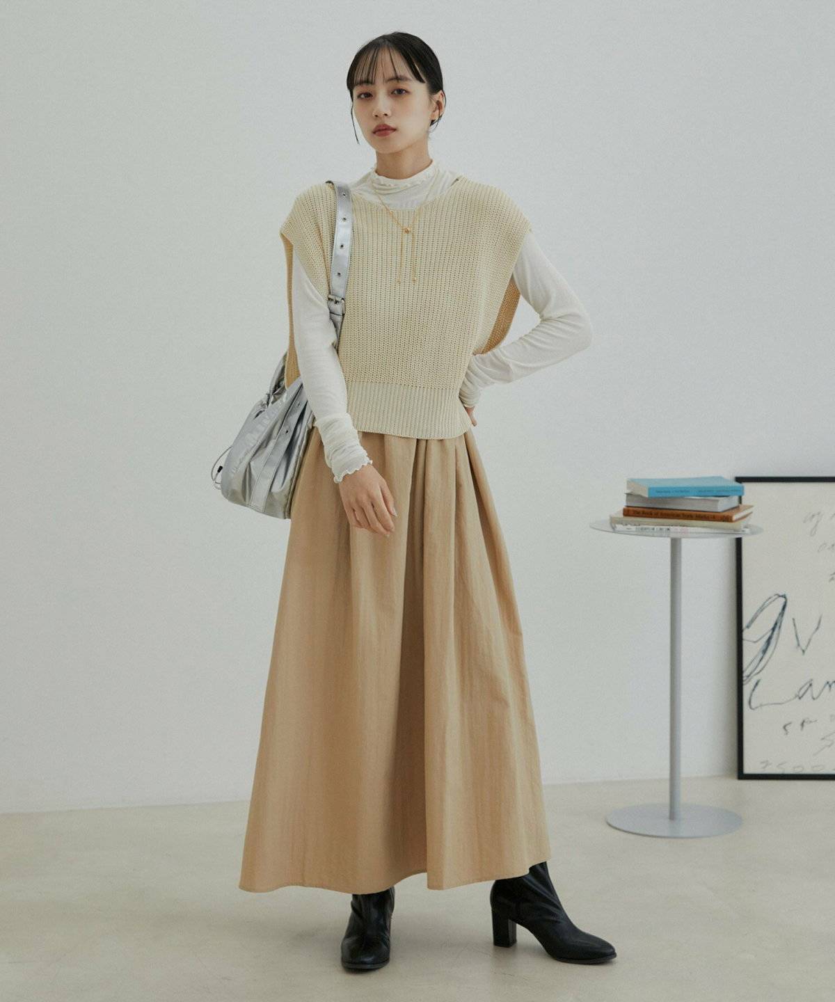 ワンピースコーデの女性