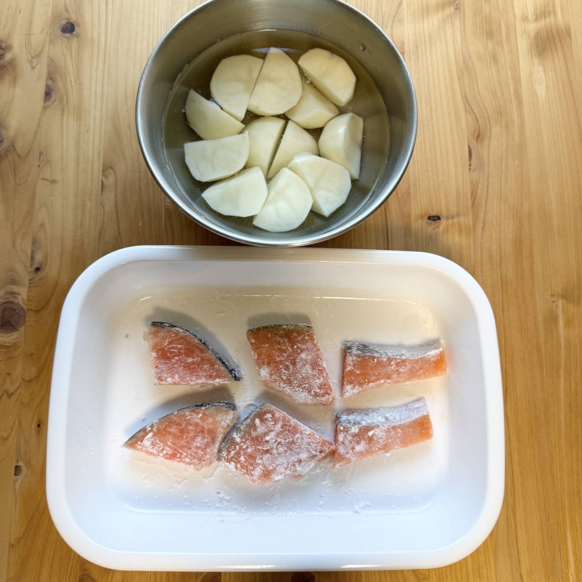 「じゃがいも×めんつゆ」ヤマキ公式の「鮭とじゃがいものめんつゆバター煮」のレシピ