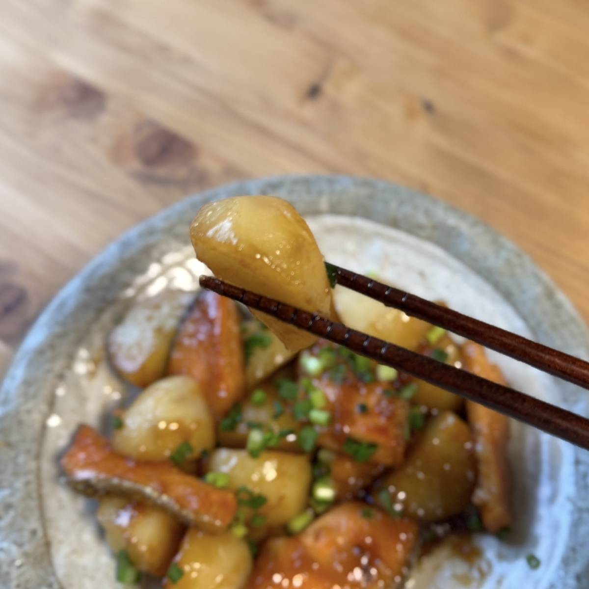 「じゃがいも×めんつゆ」ヤマキ公式の「鮭とじゃがいものめんつゆバター煮」のレシピ