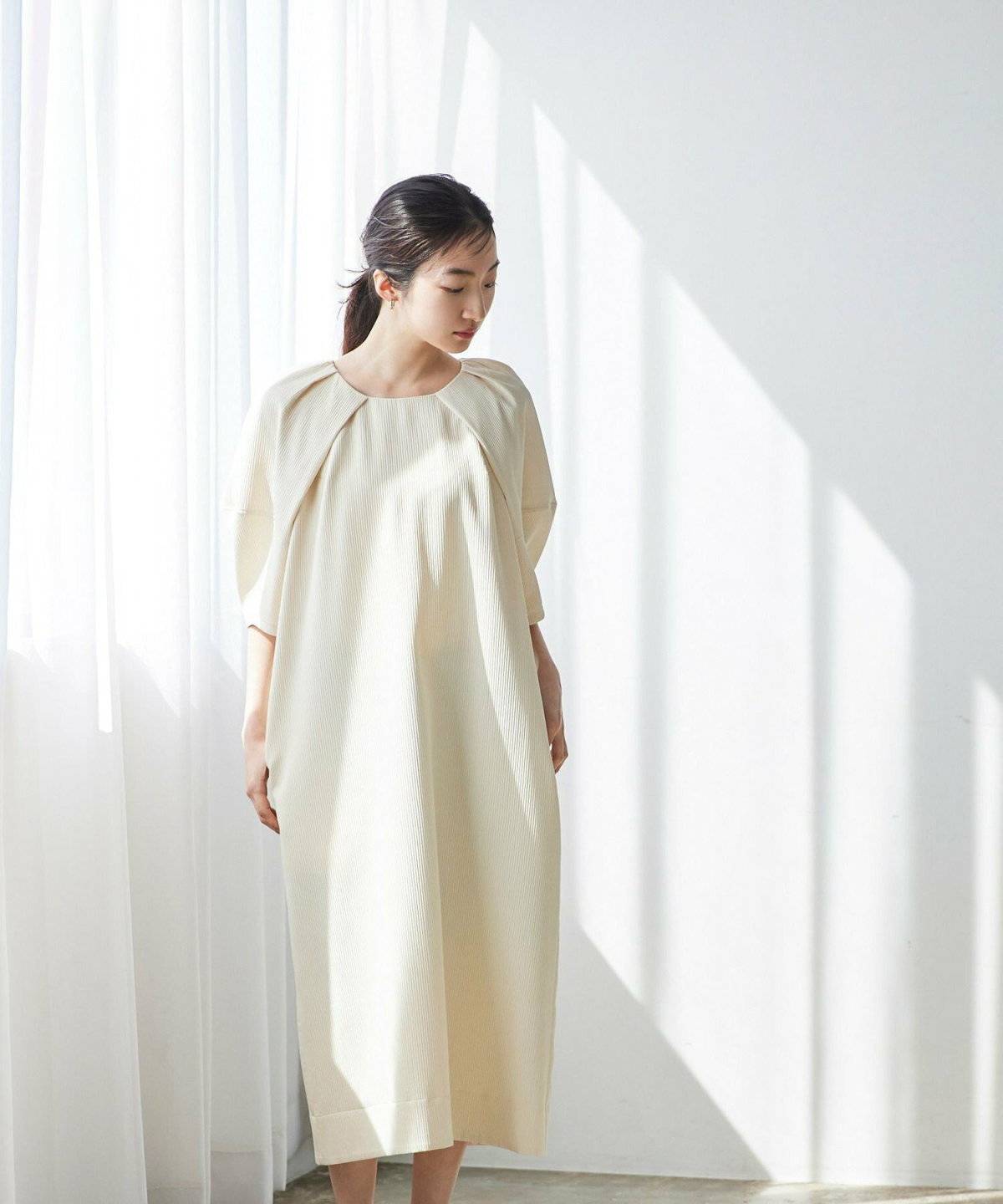 夏コーデの女性