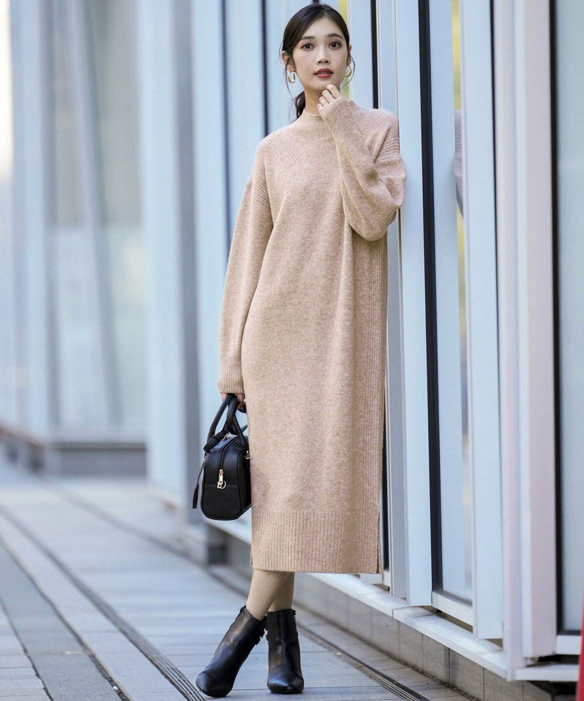 ワンピースを着た女性