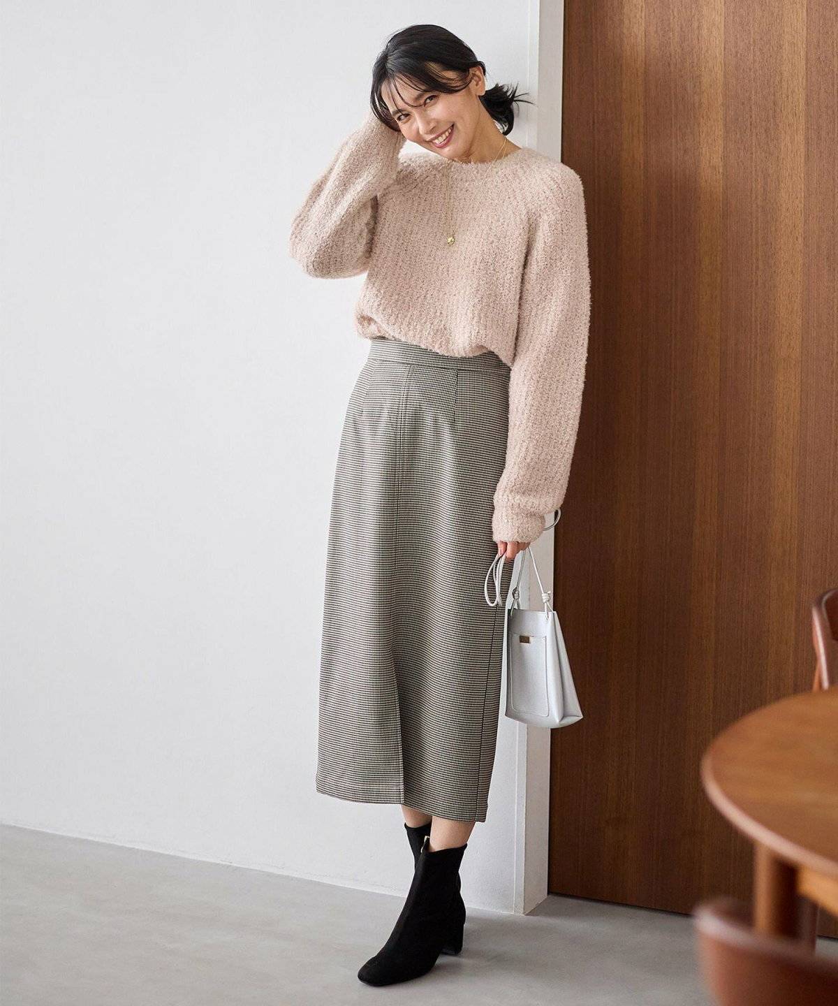 タイトスカートを履いた女性