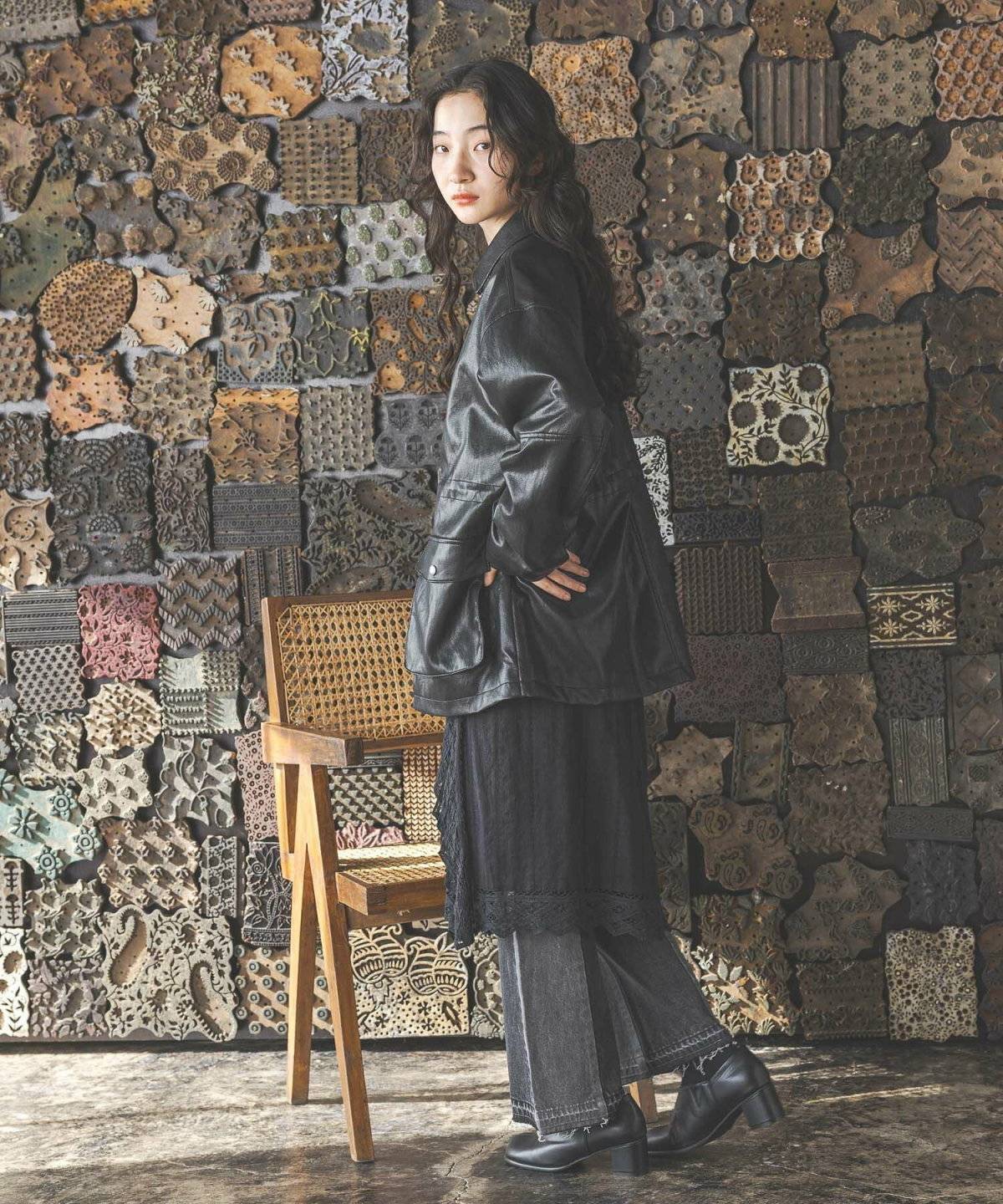 ライダースを着た女性